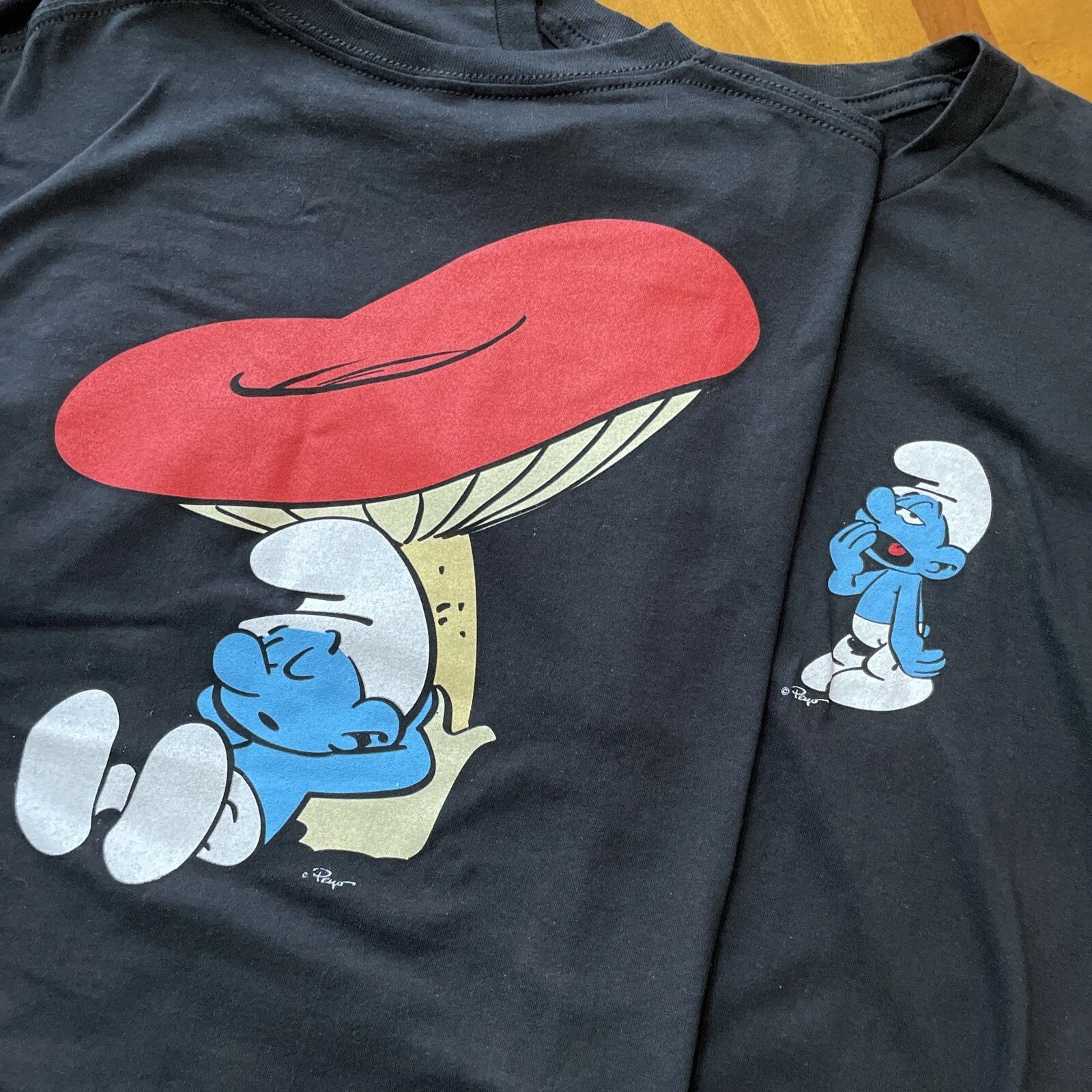 The Smurfs Size M Lazy Sleepy Mushroom Cartoon Graphic T-Shirt Retro Style NEW